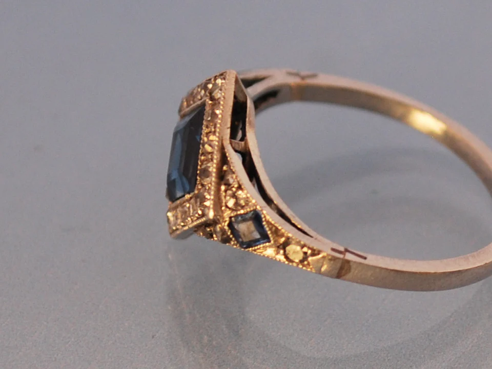 Bague saphir et diamants - Image 2