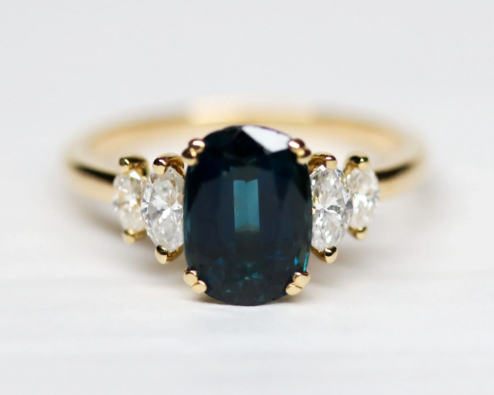 Bague Style Art Déco Saphir et Diamants - Image 5