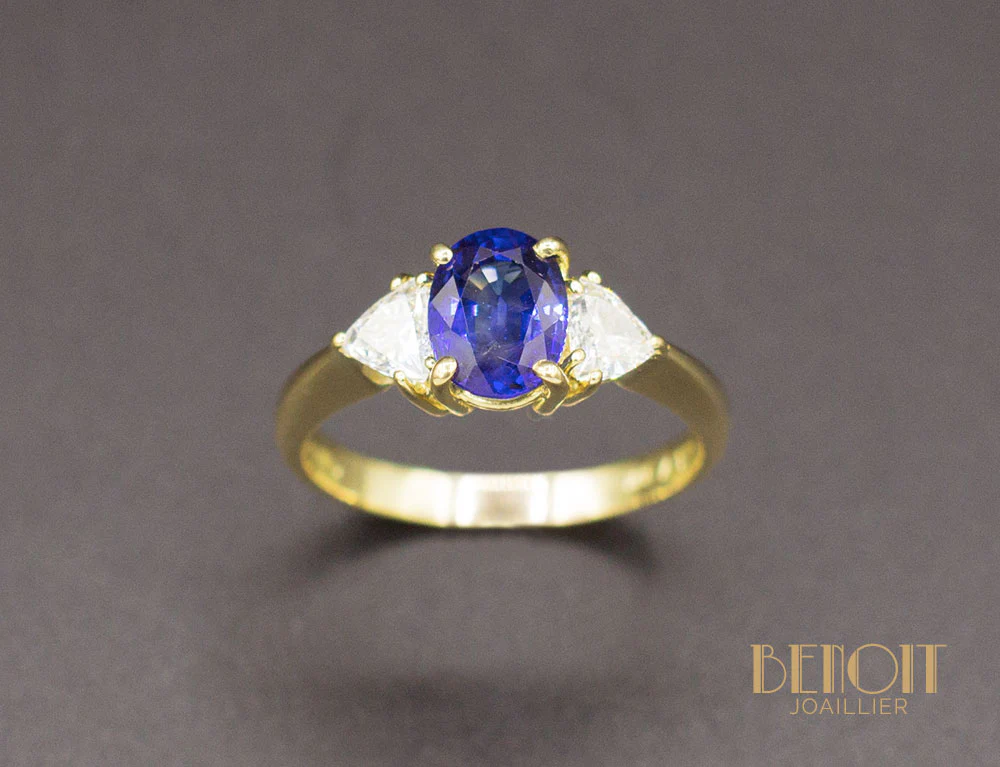 Bague Saphir et Diamants Triangle - Image 2
