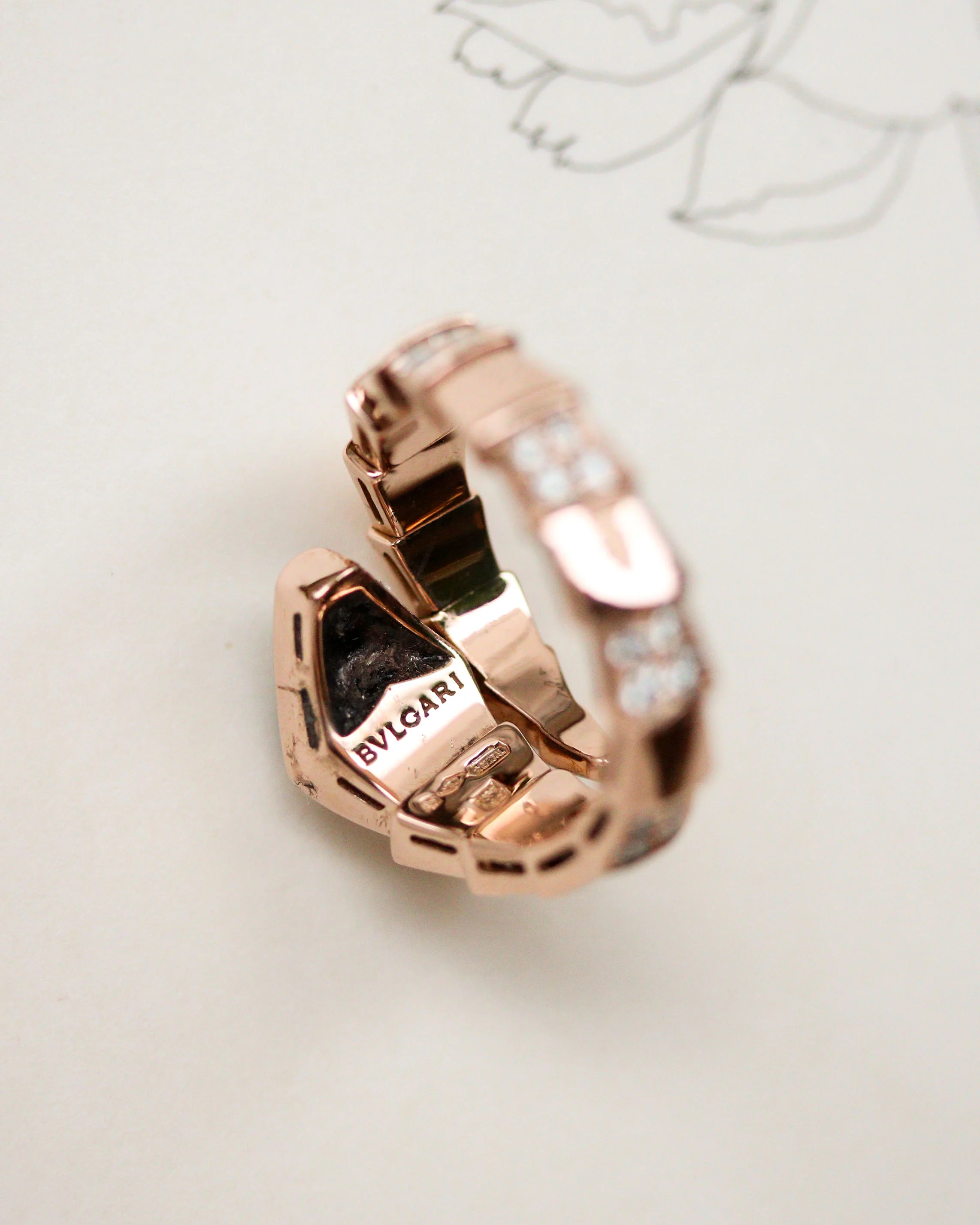 Bague Serpenti Viper signée "Bulgari" en Or Rose Diamants et Onyx - Image 3