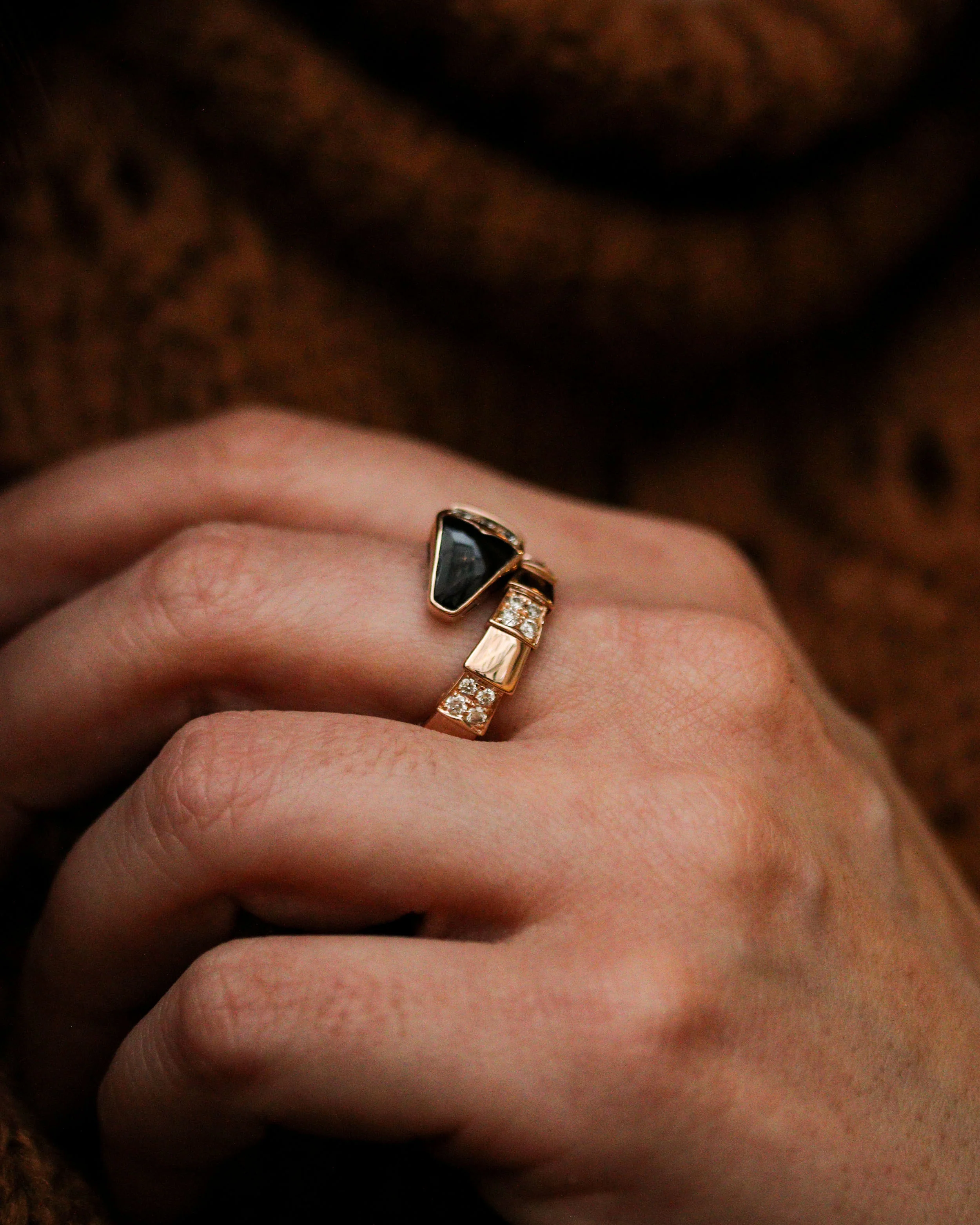 Bague Serpenti Viper signée "Bulgari" en Or Rose Diamants et Onyx - Image 7