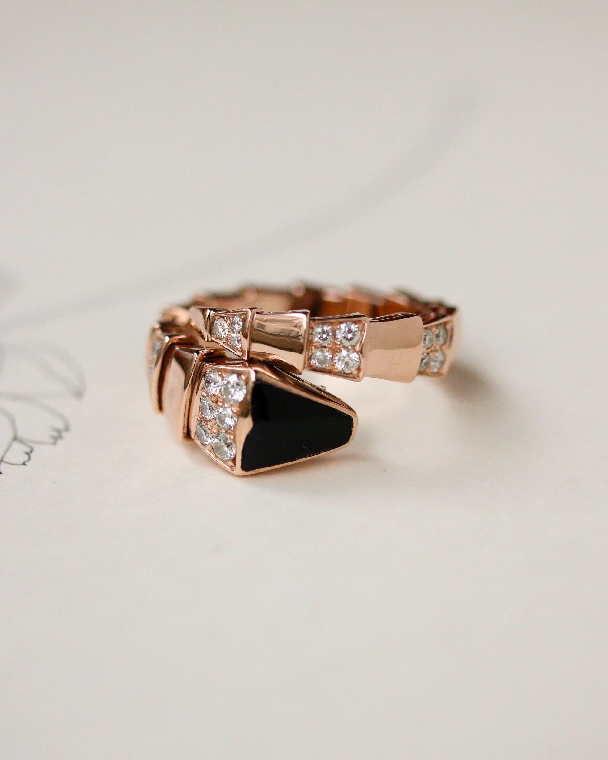 Bague Serpenti Viper signée "Bulgari" en Or Rose Diamants et Onyx - Image 8