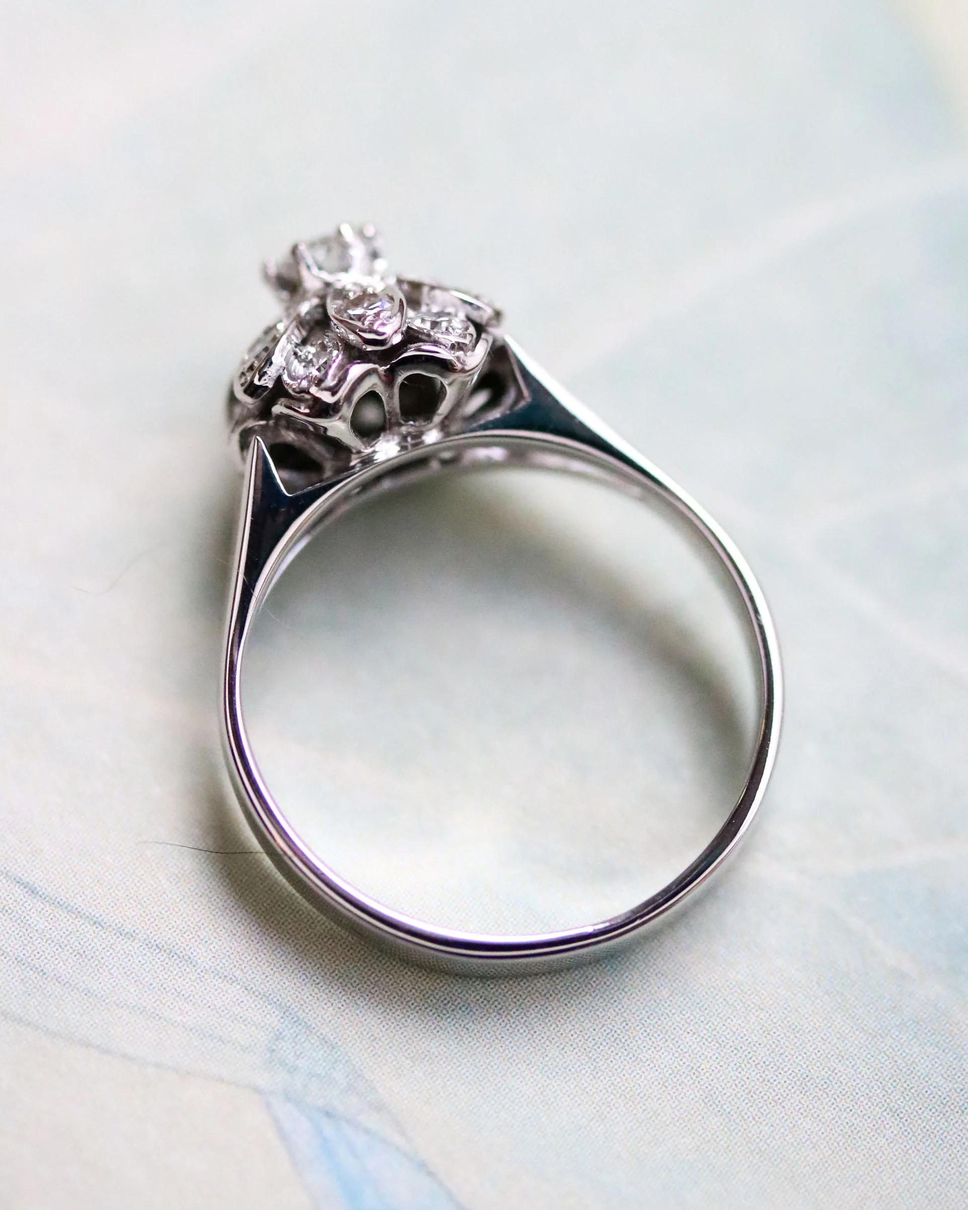 Bague Solitaire Fleur Or blanc et Diamants - Image 3