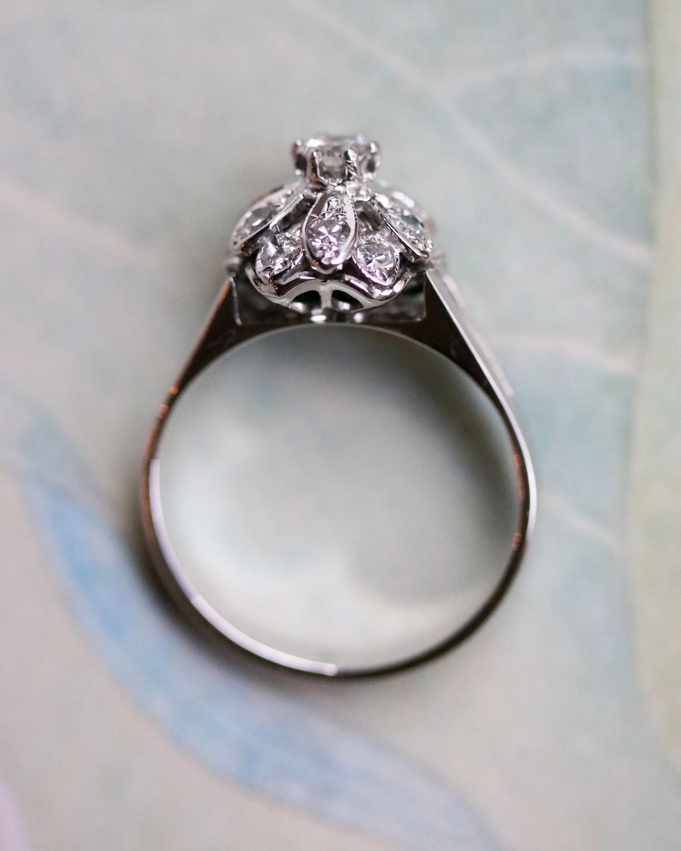 Bague Solitaire Fleur Or blanc et Diamants - Image 4