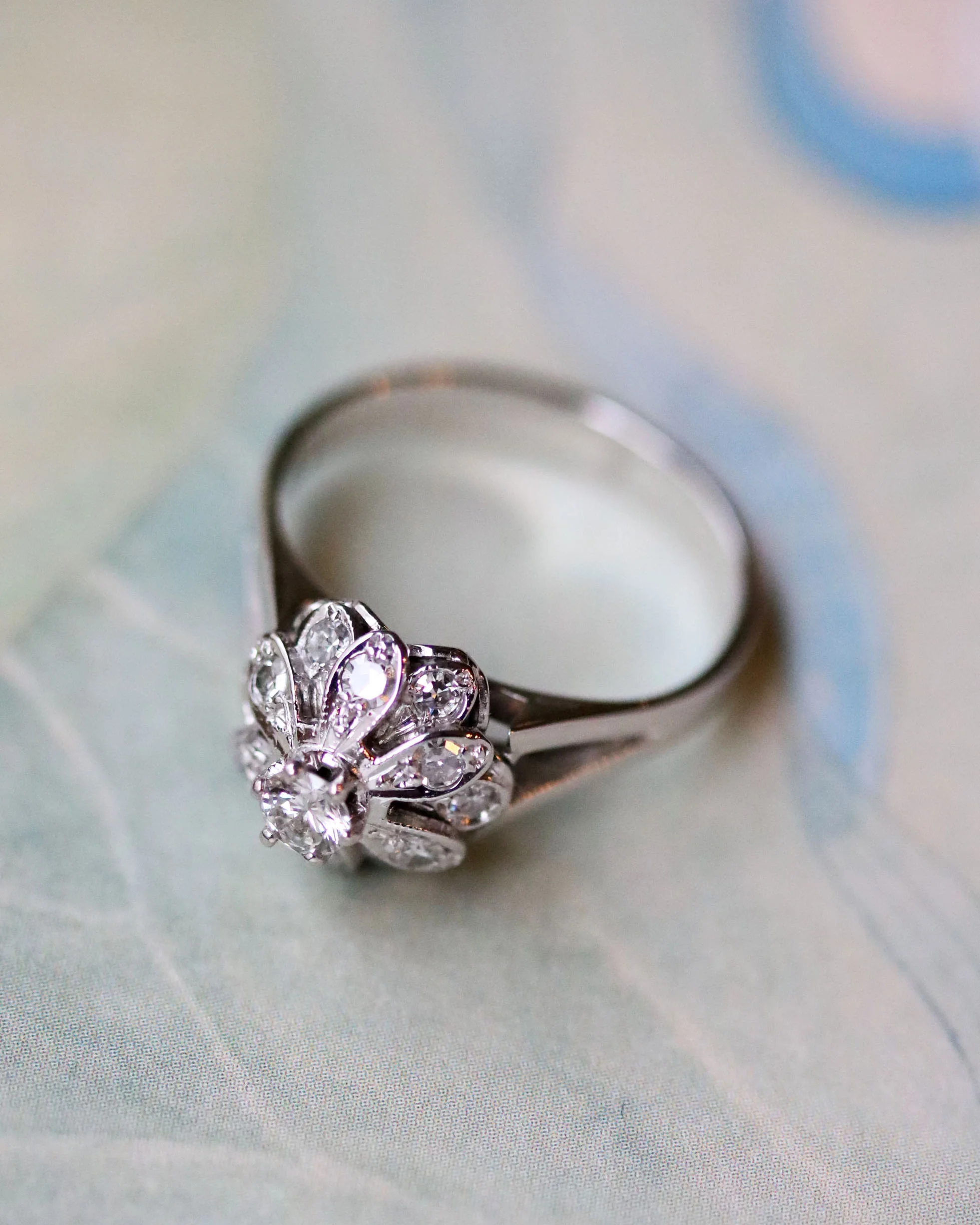 Bague Solitaire Fleur Or blanc et Diamants - Image 5