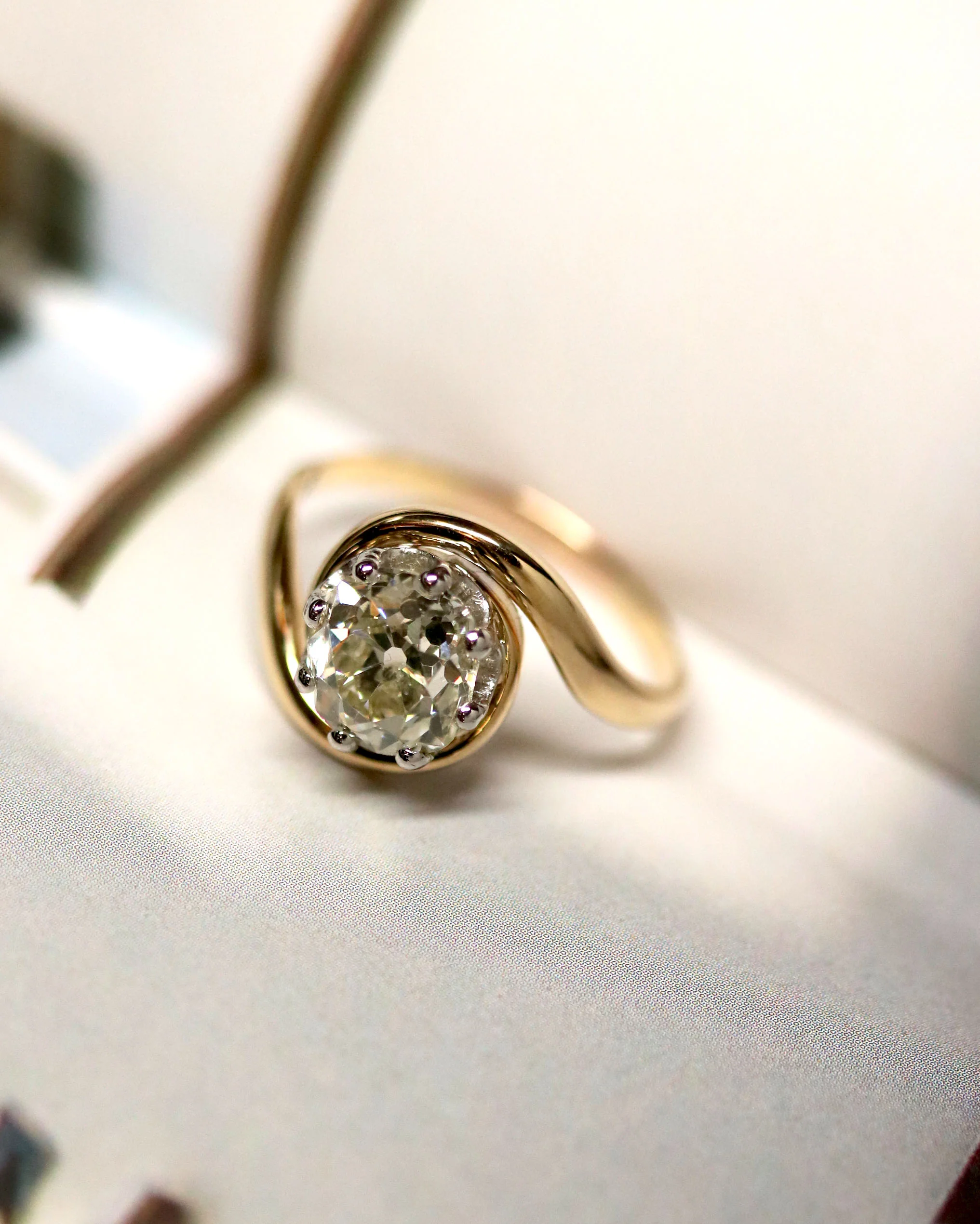 Bague Solitaire Tourbillon Diamant et Or