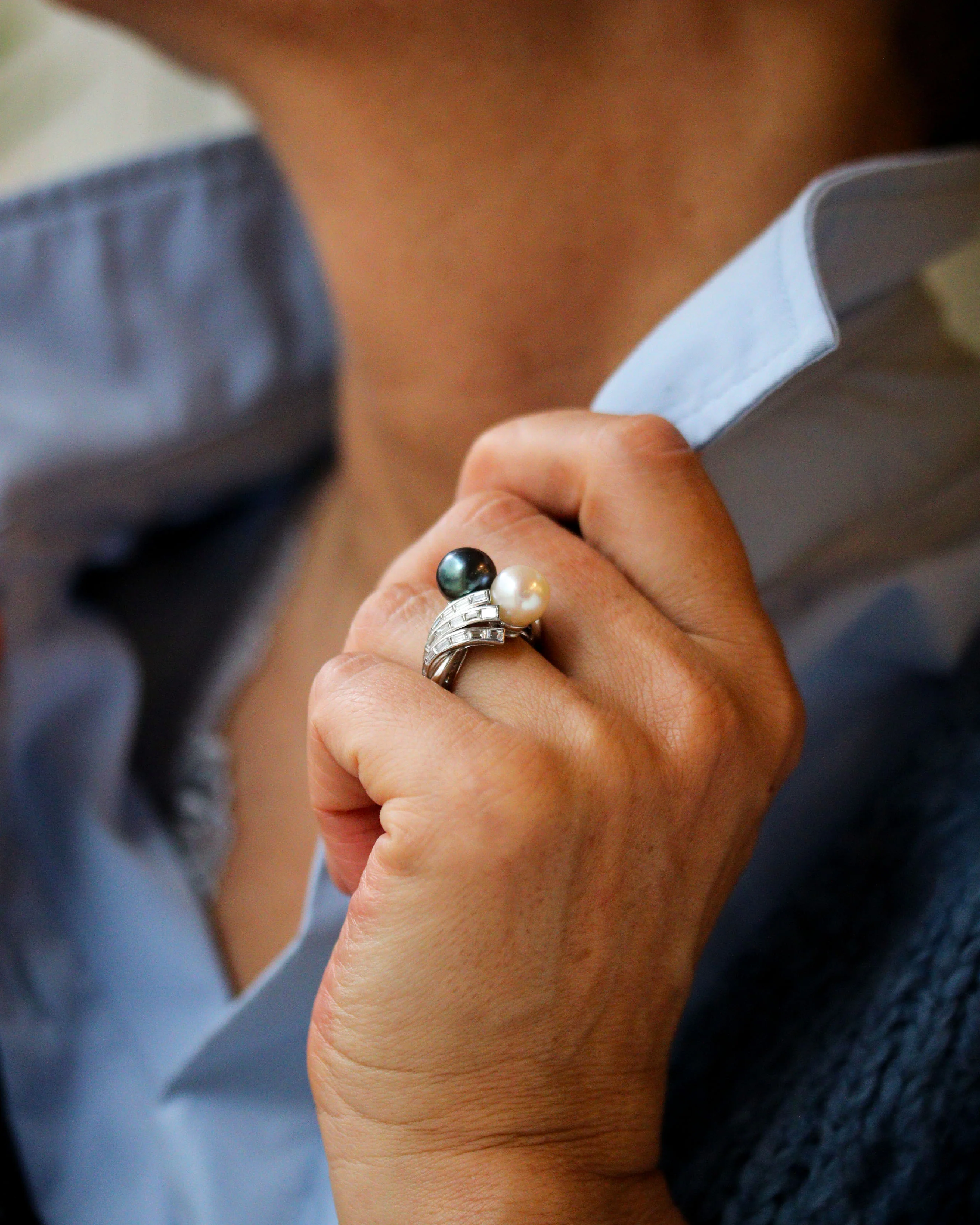 Bague Toi et Moi Platine, Perles et Diamants Baguette - Image 2