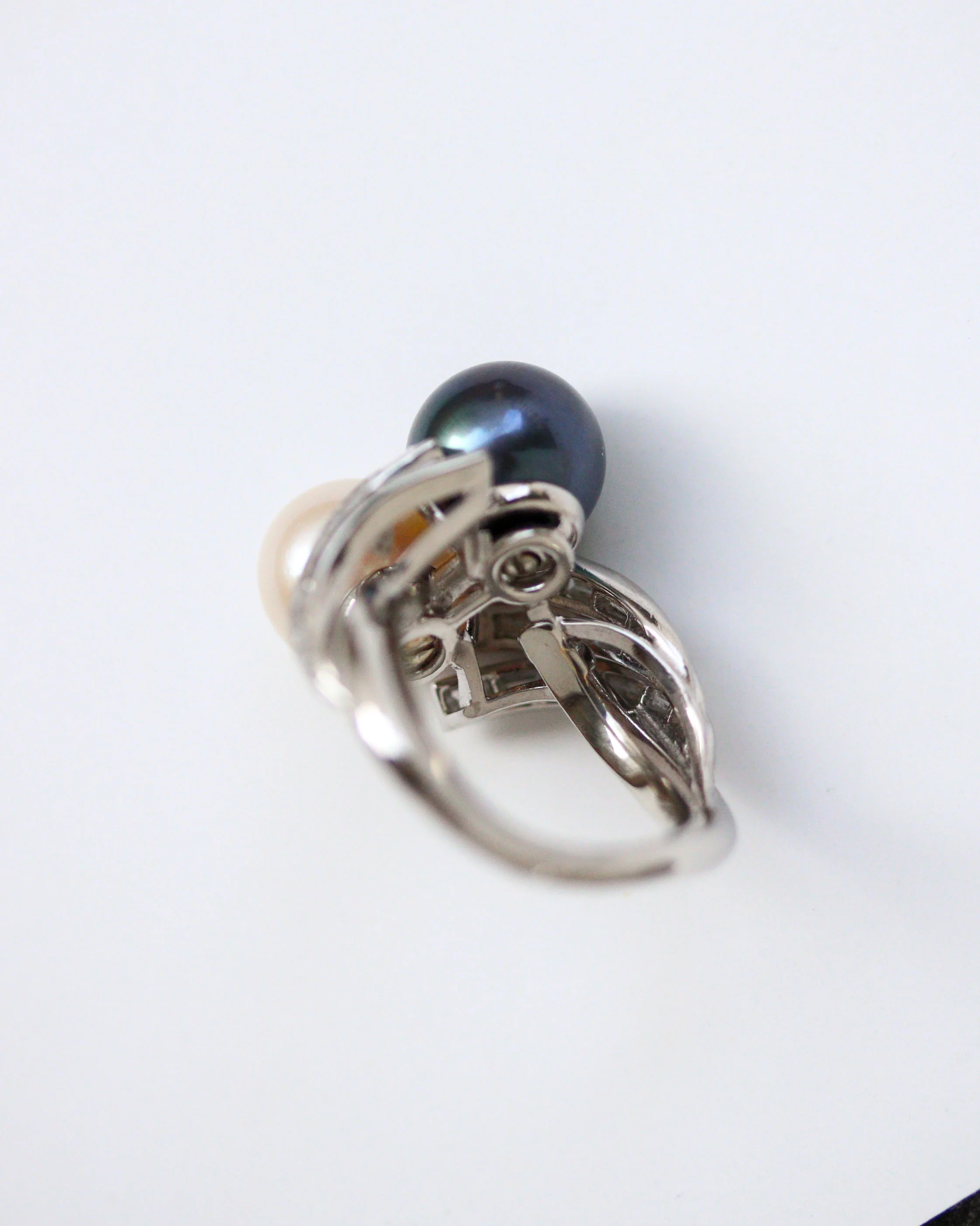 Bague Toi et Moi Platine, Perles et Diamants Baguette - Image 5