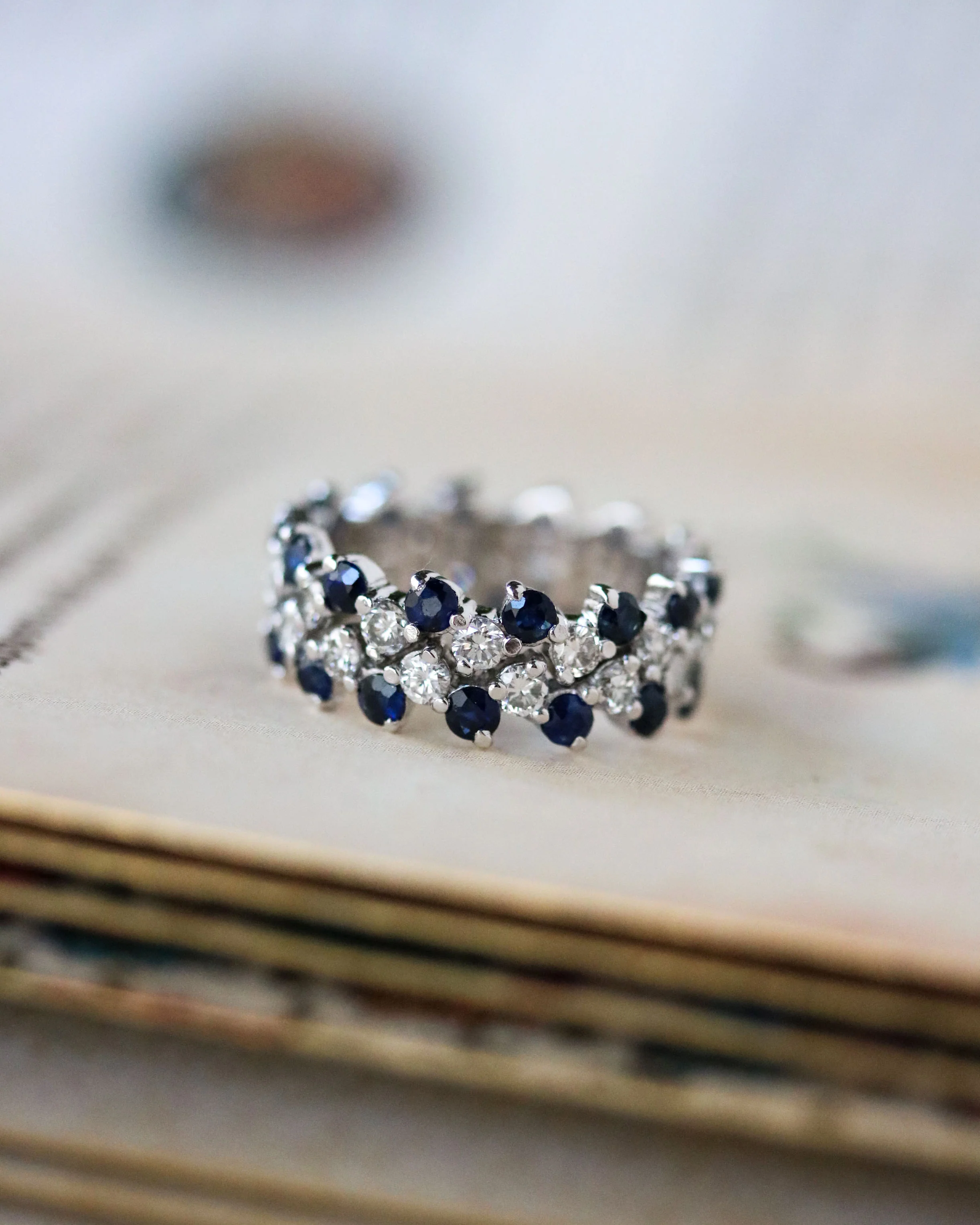 Bague Tour Complet Diamants et Saphirs