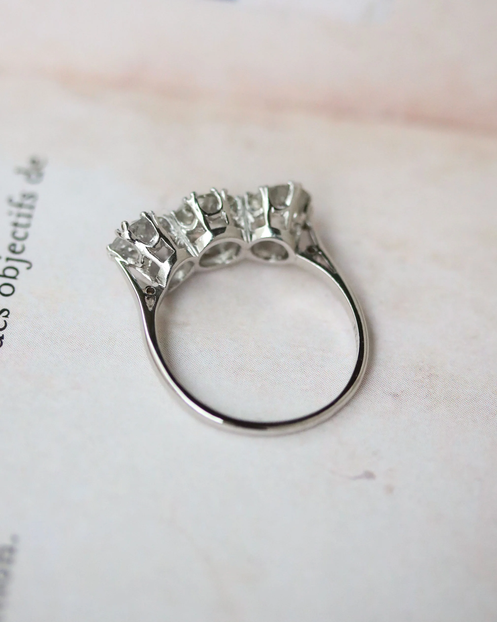 Bague Trilogie Diamants, Or et Platine - Image 3