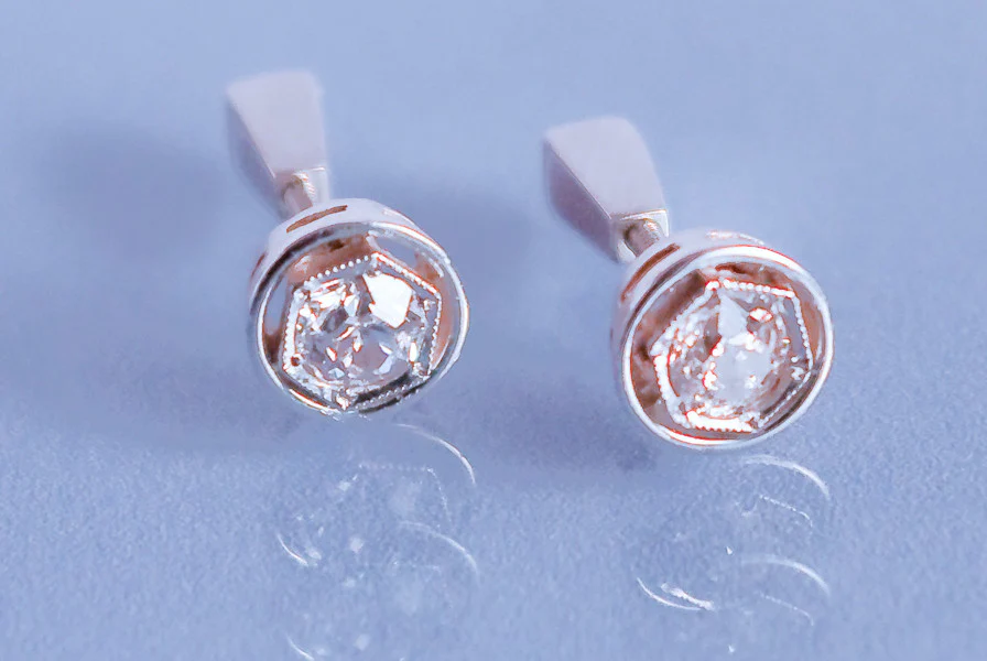 Boucle d'oreille Puce Diamants Art déco - Image 3