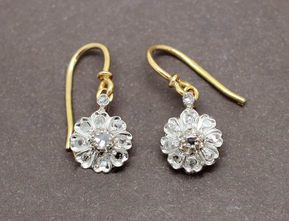 Boucles d'Oreilles Anciennes Fleurs