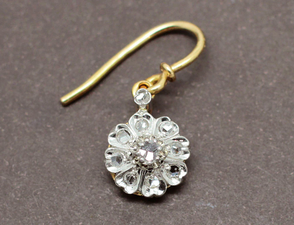 Boucles d'Oreilles Anciennes Fleurs - Image 2