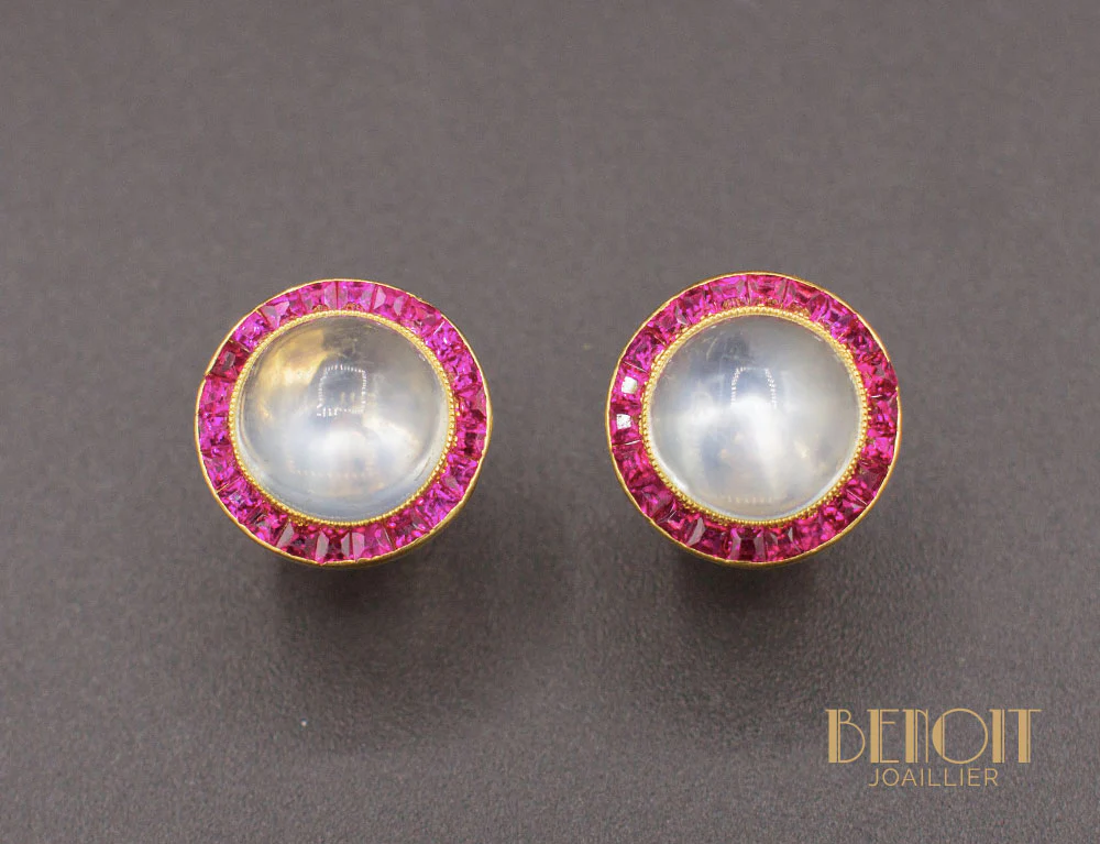 Boucles d'Oreilles Cartier Pierres de Lune et Verneuils