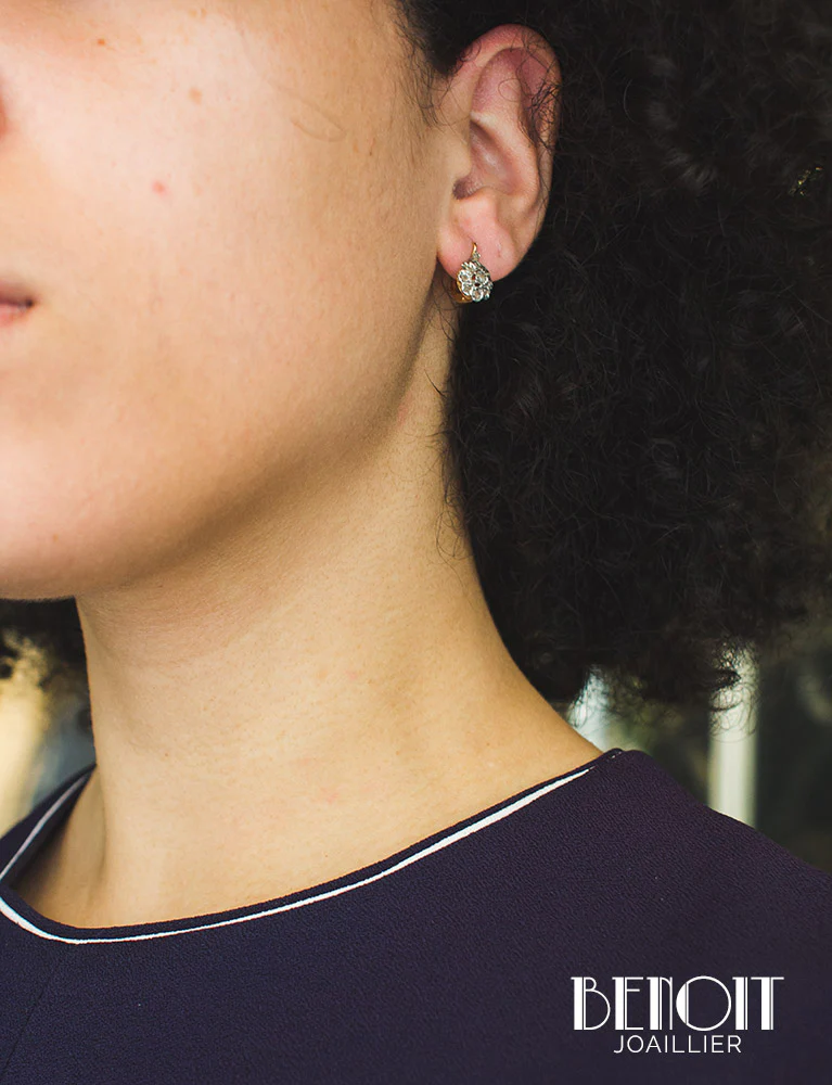 Boucles d'Oreilles Dormeuses Fleurs - Image 4