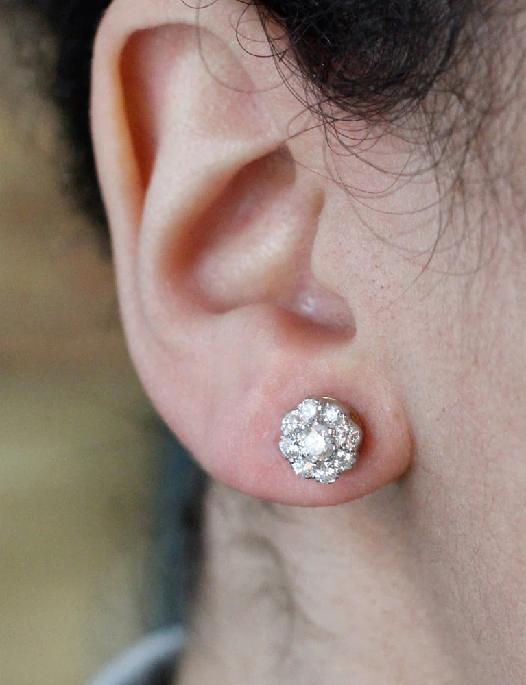 Boucles d'Oreilles Fleurs Diamants - Image 4
