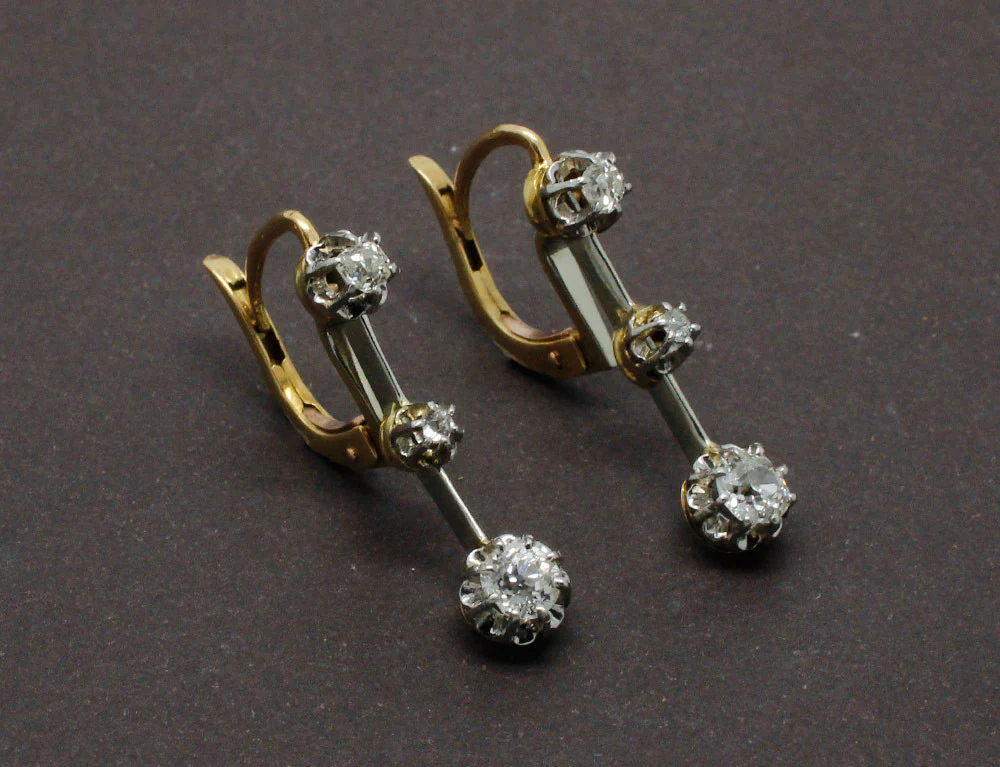 Boucles d'Oreilles Pendantes 3 Diamants - Image 2