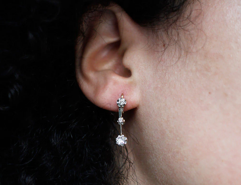 Boucles d'Oreilles Pendantes 3 Diamants - Image 4