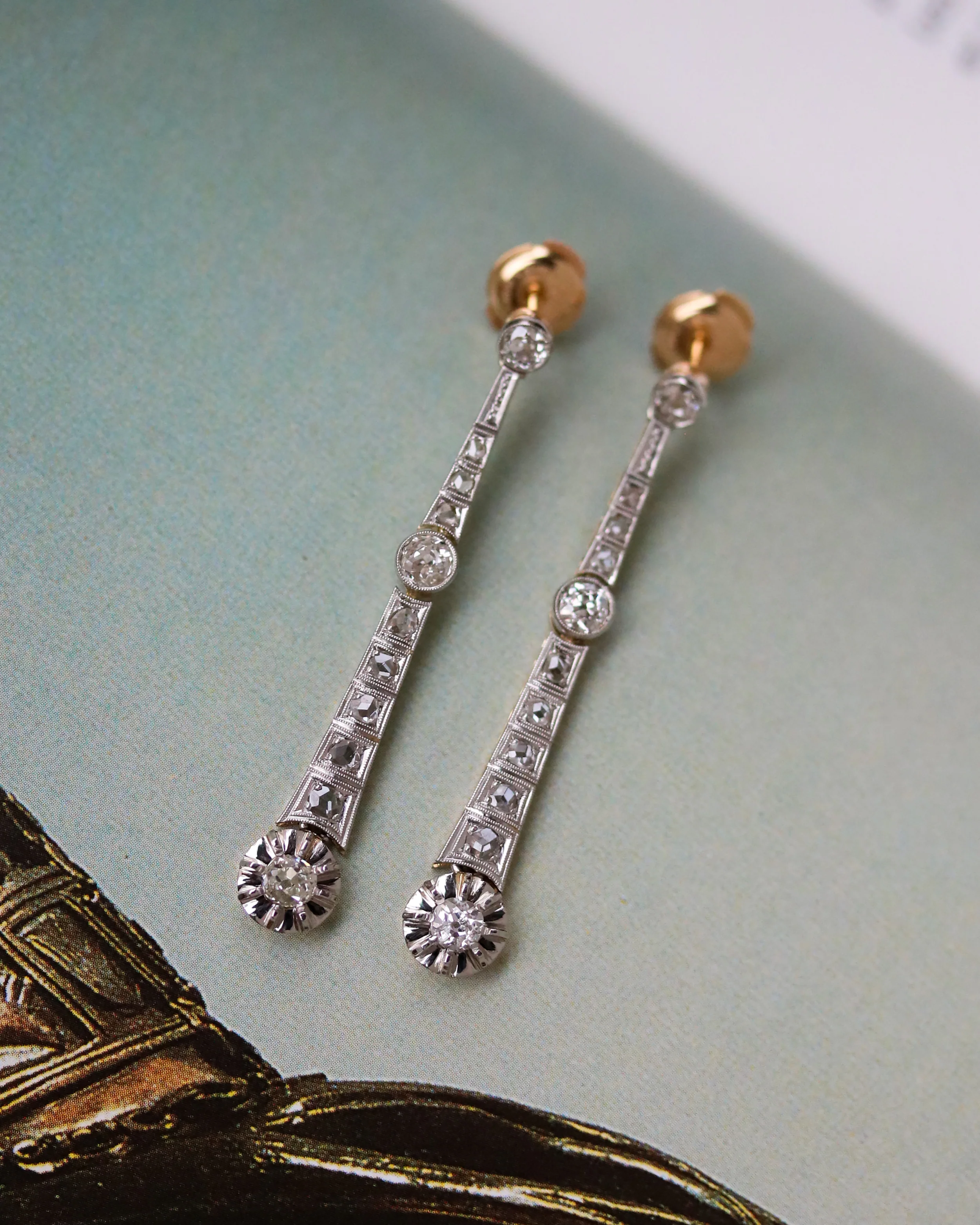 Boucles d'Oreilles Pendantes Art Déco Or et Diamants - Image 3