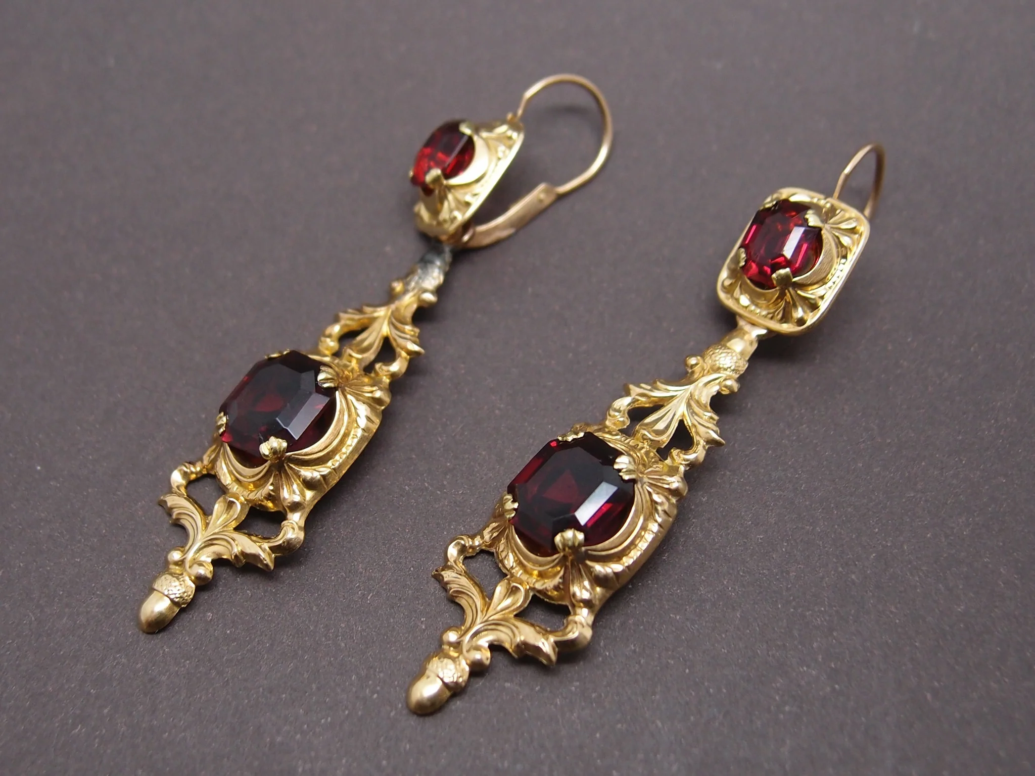 Boucles d'oreilles pendantes or et grenats Fin 19ème - Image 2