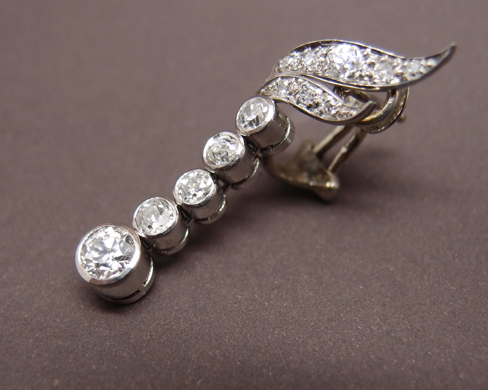 Boucles d'oreilles"Pendants" or , platine et diamants - Image 3