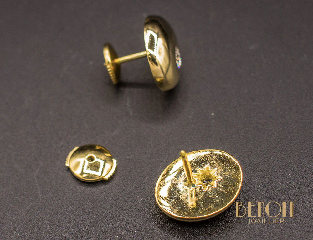 Boucles d'Oreilles Puces Modernistes Or Jaune Diamants - Image 3