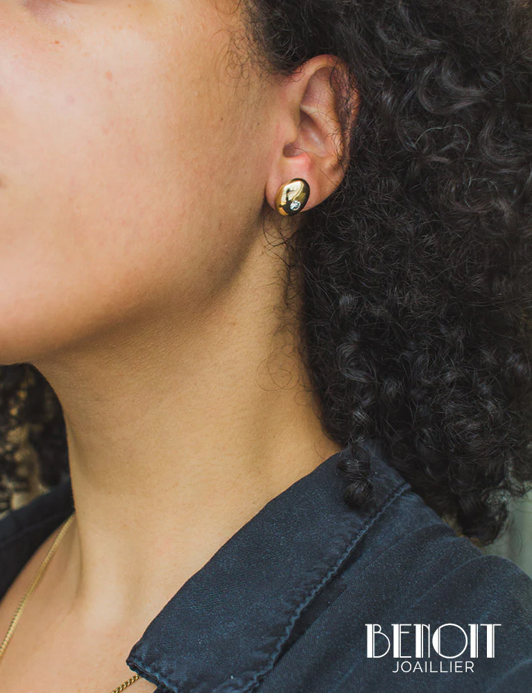Boucles d'Oreilles Puces Modernistes Or Jaune Diamants - Image 5