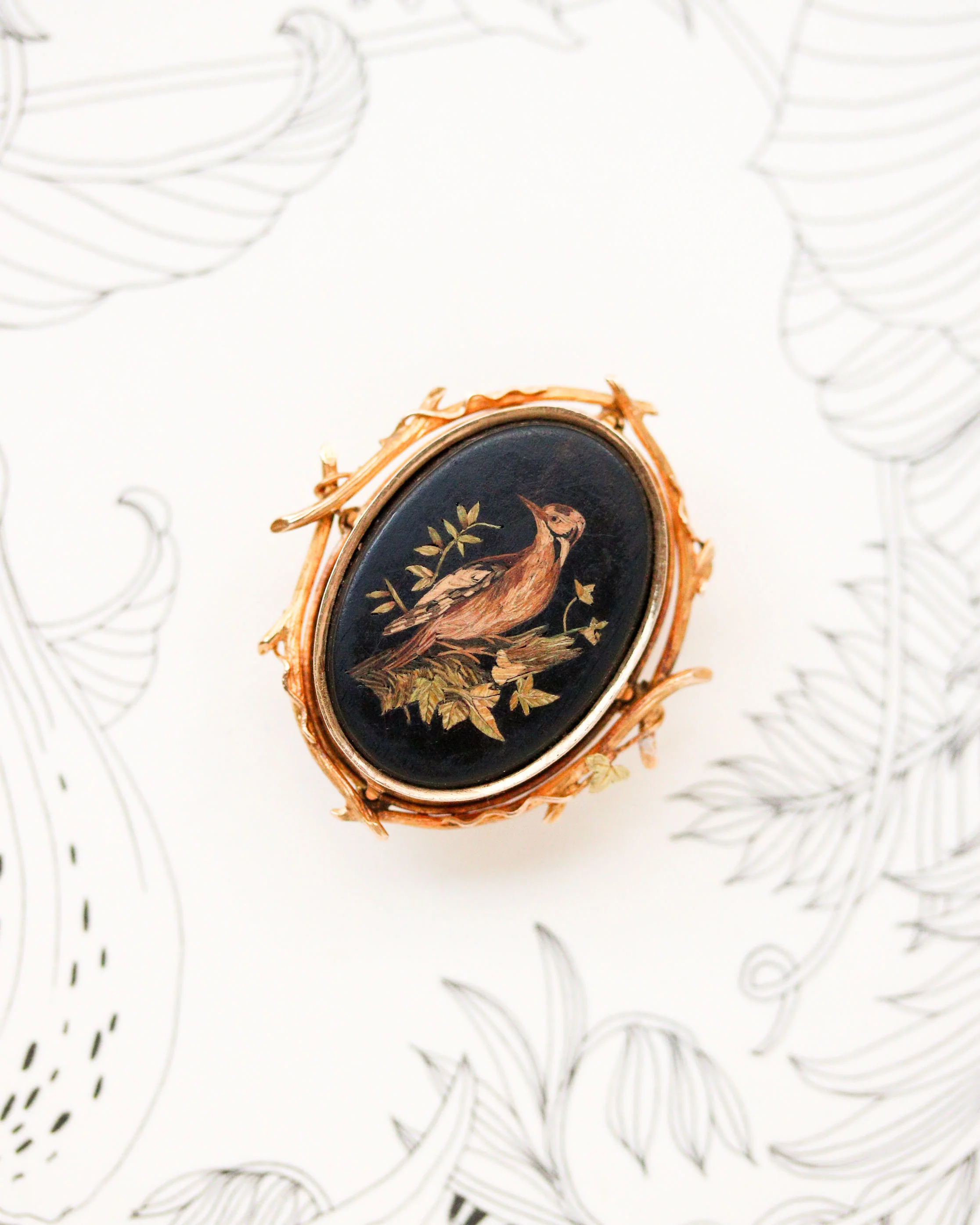Boutonnière Ancienne Or et Bois Peint