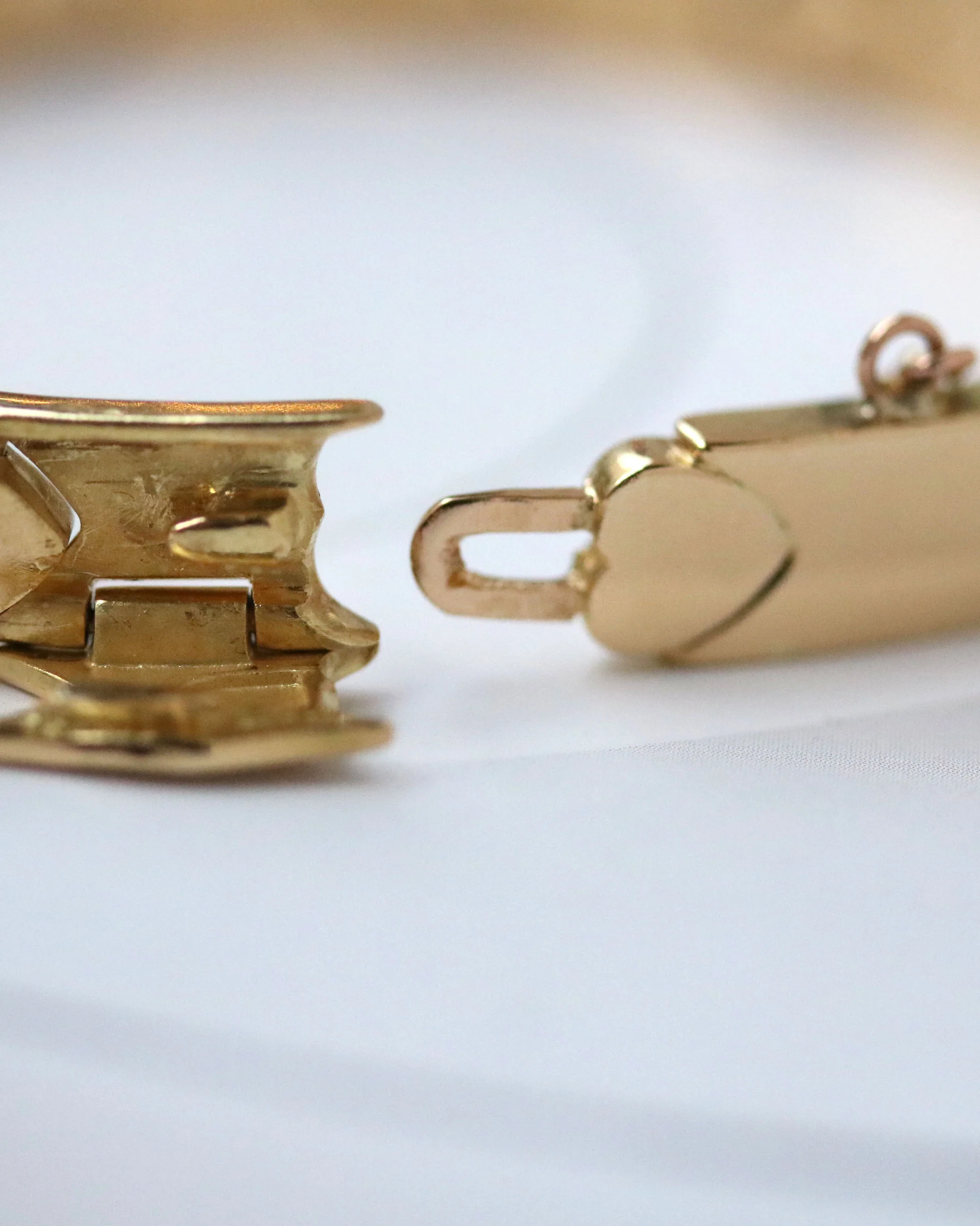 Bracelet Maille Articulée Cœur signé "Piaget" en Or Jaune - Image 3