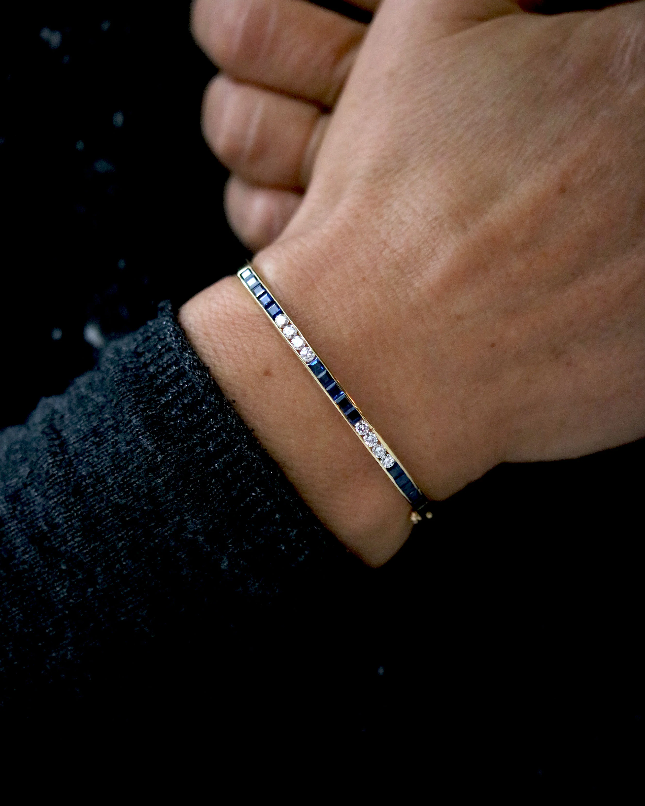Bracelet Jonc Ouvrant Diamants et Saphirs - Image 2