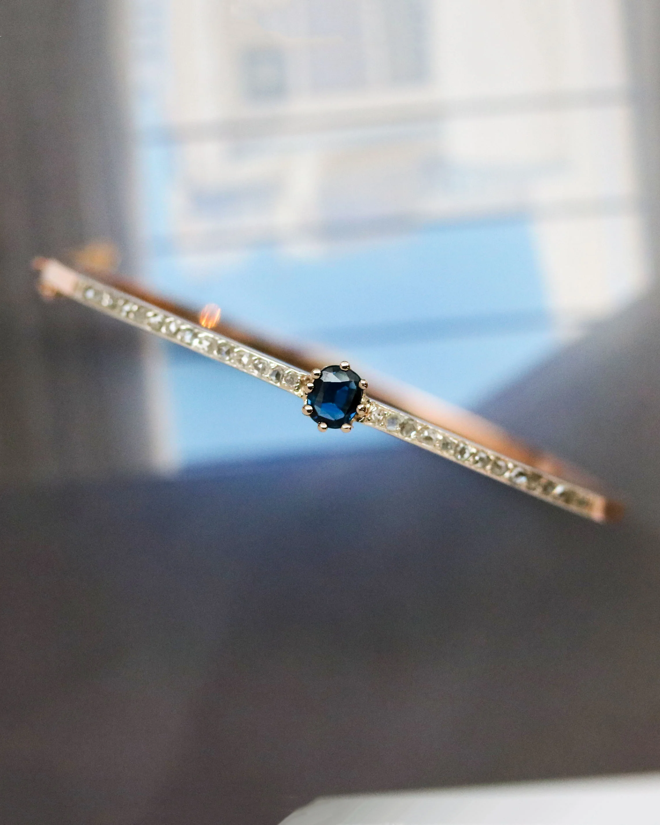 Bracelet Jonc Ouvrant Saphir et Diamants - Image 2