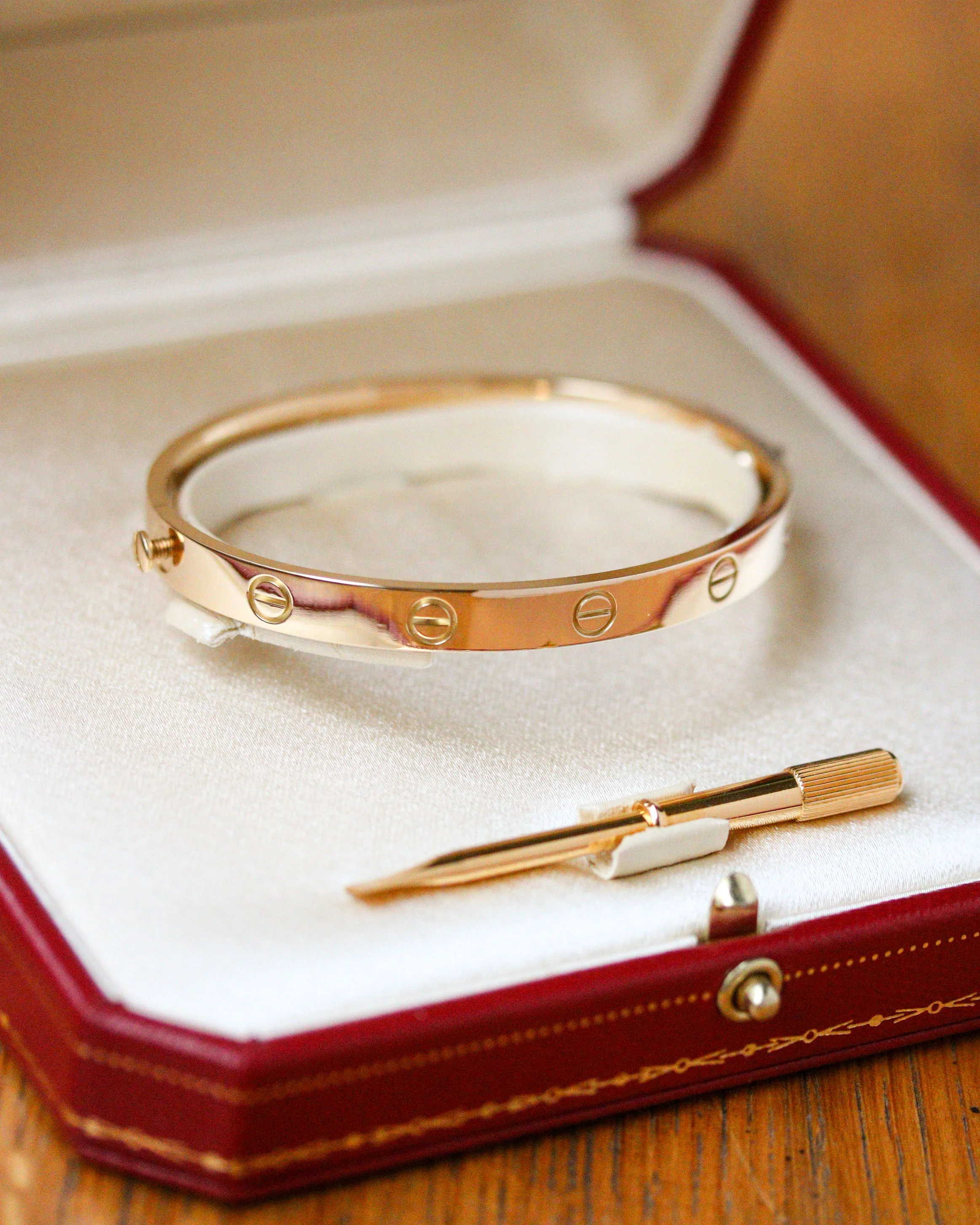 Bracelet Love Classique signé "Cartier" Or Jaune