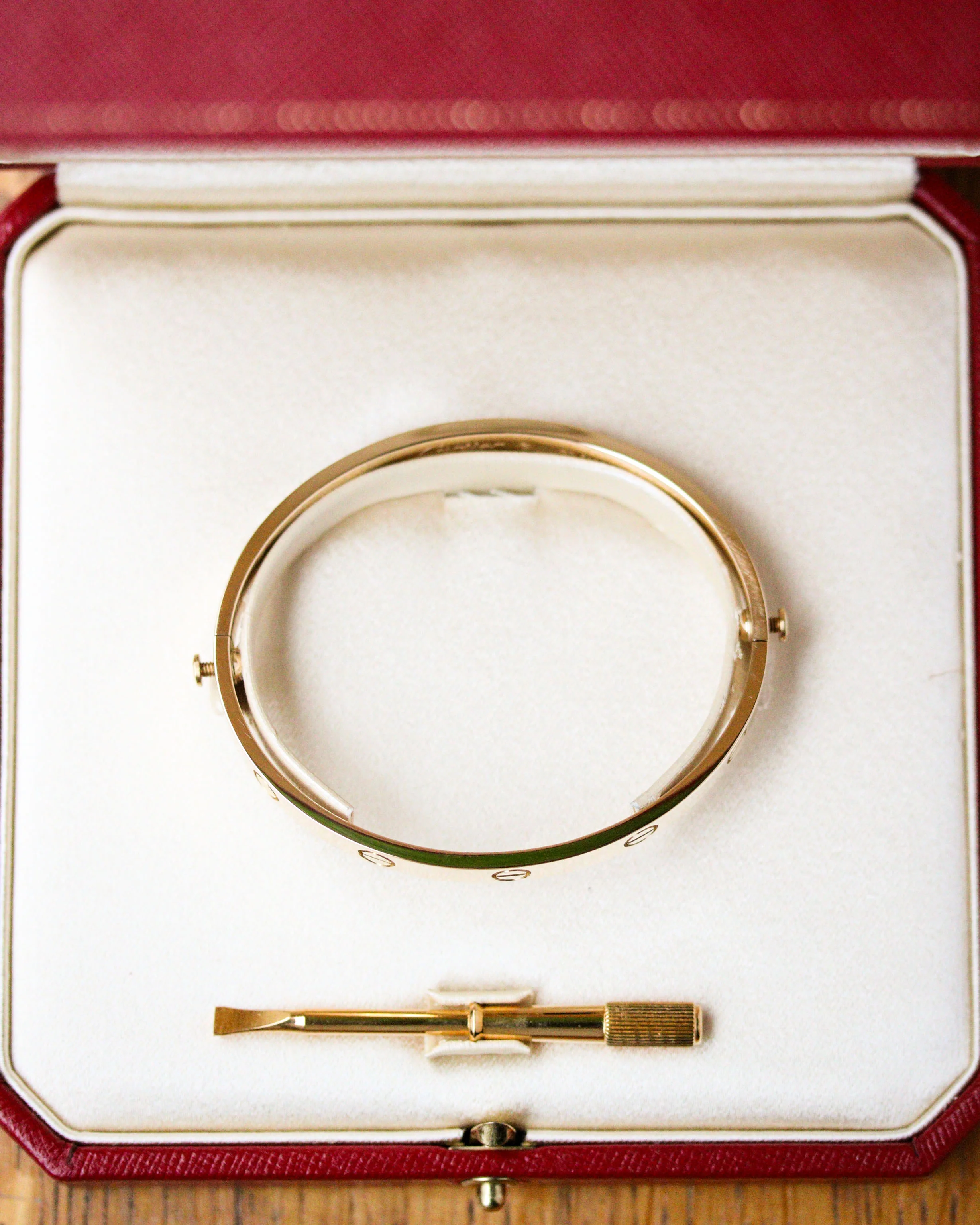 Bracelet Love Classique signé "Cartier" Or Jaune - Image 2