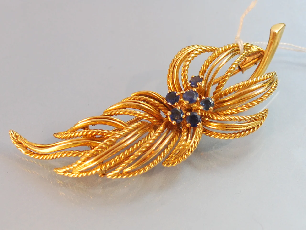 Broche boucheron 1950 or et saphirs - Image 2