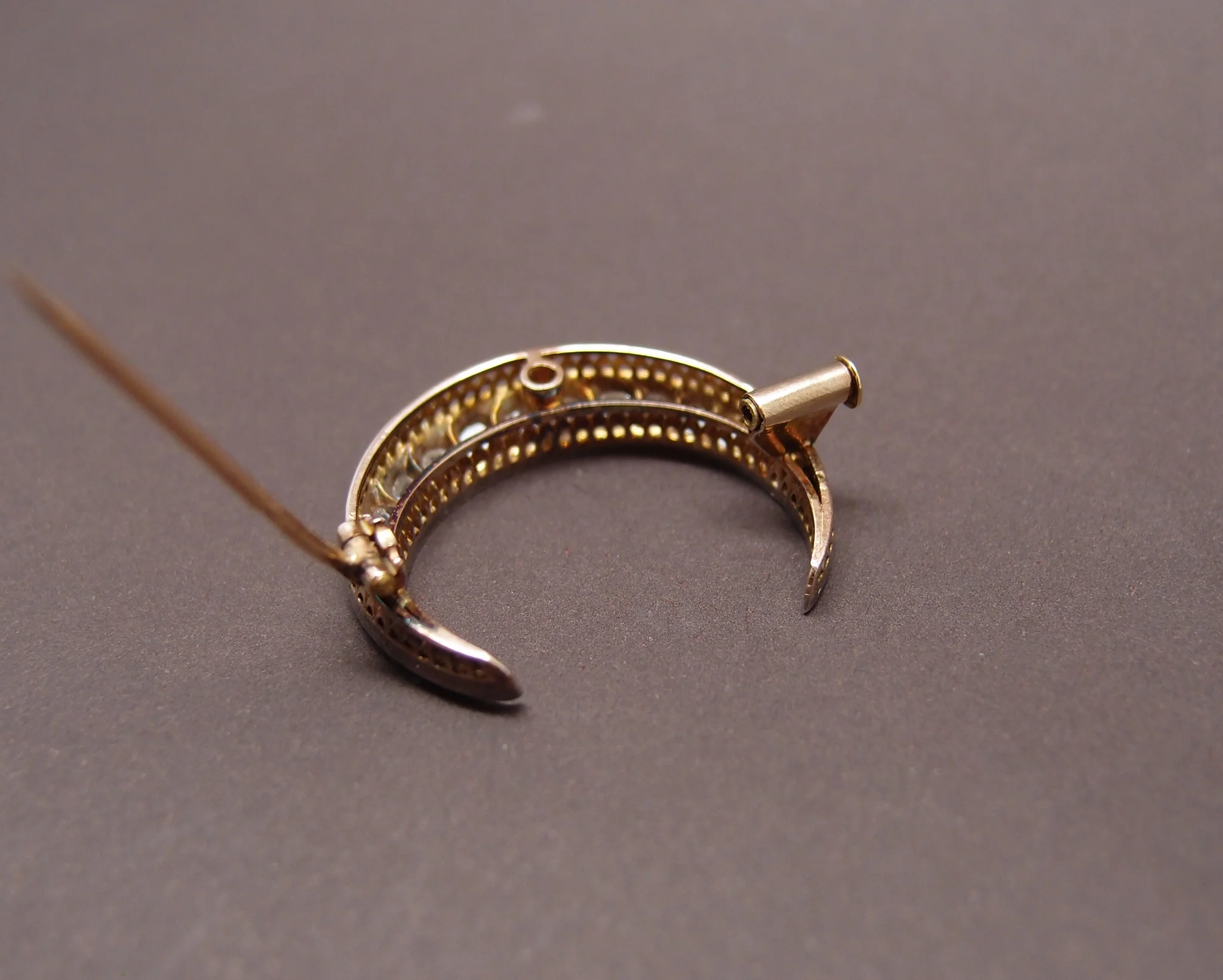 Broche Croissant 19 ème , or , argent , diamants taille rose - Image 3