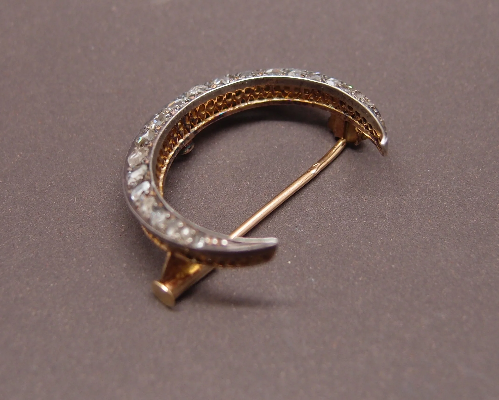 Broche Croissant 19 ème , or , argent , diamants taille rose - Image 4