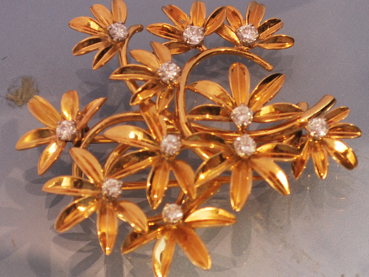 Broche signé "BIRKS" diamants