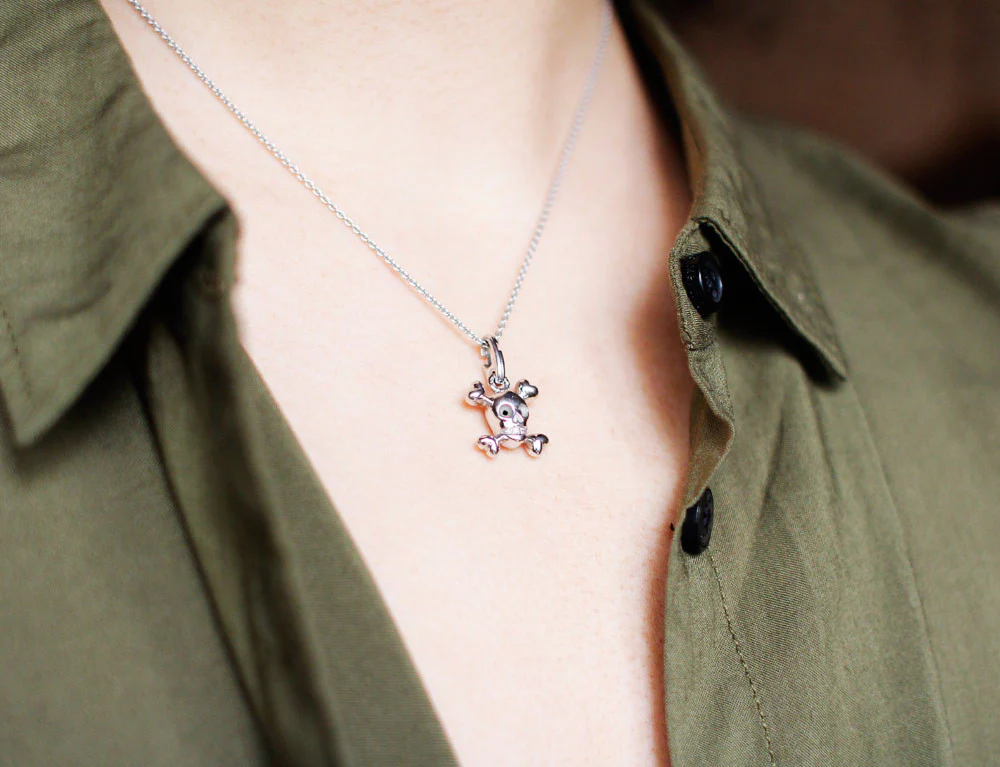 Charm's Dior "Tête de Mort" Or Blanc et Diamants - Image 4