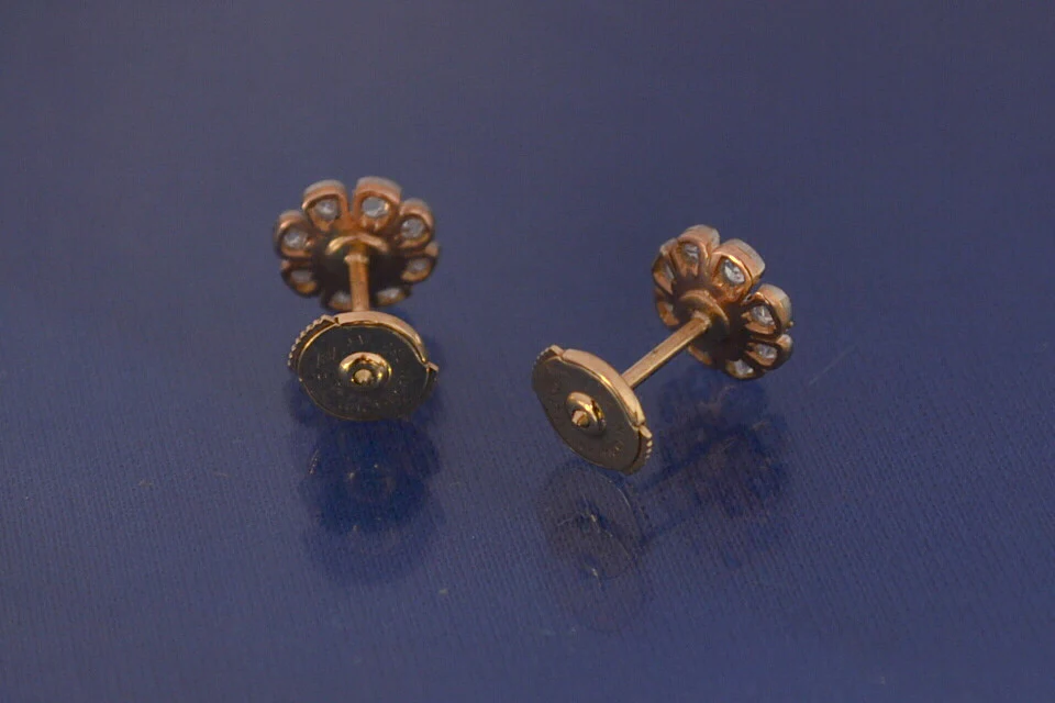 Clous D'oreilles Fleur Rubis et Diamants - Image 2