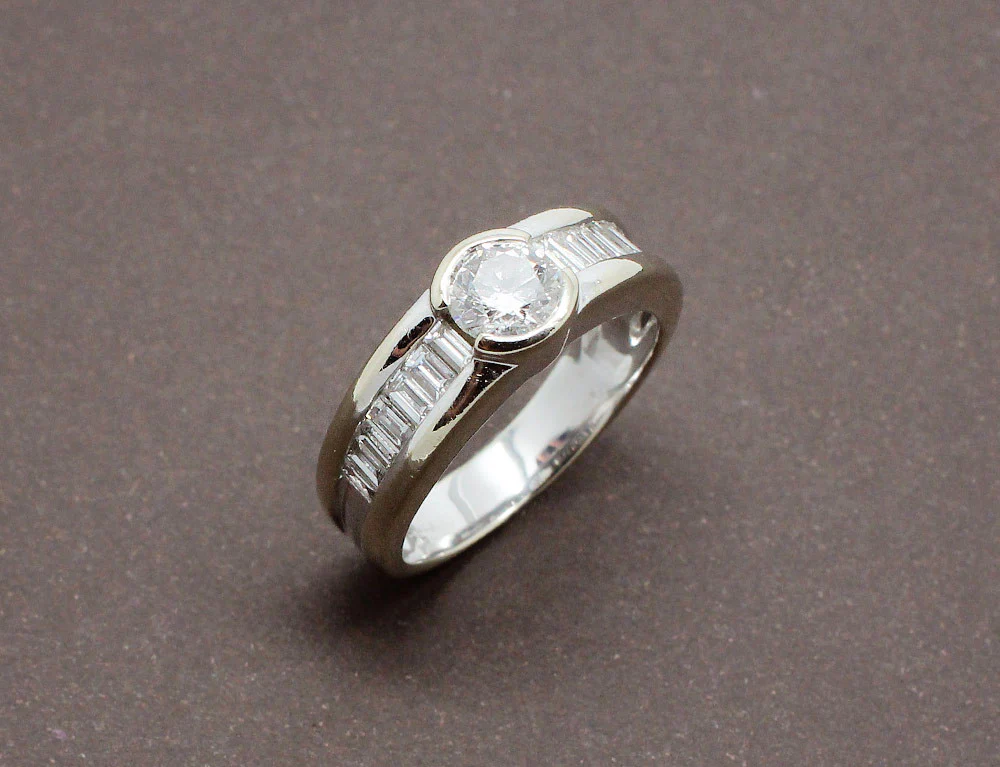 Bague Or Blanc Diamants et Rangées de Baguettes