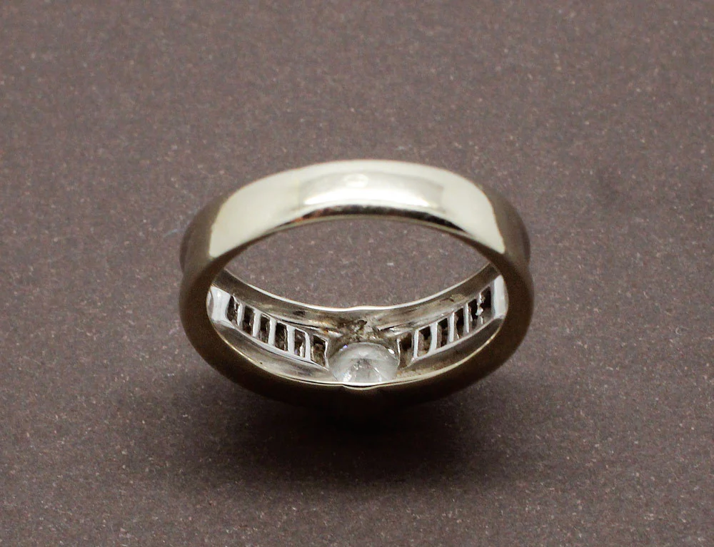 Bague Or Blanc Diamants et Rangées de Baguettes - Image 5