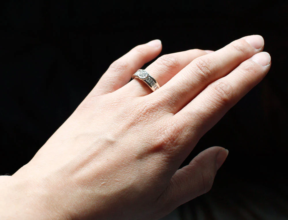 Bague Or Blanc Diamants et Rangées de Baguettes - Image 6