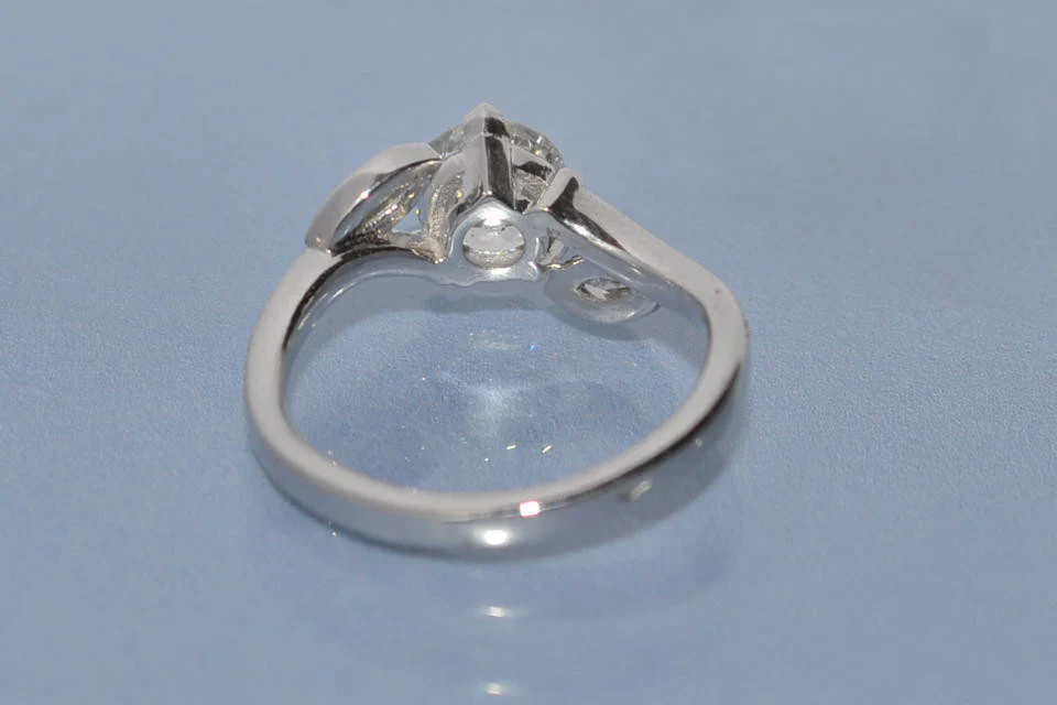 Création "Benoit joaillier" bague diamant 1,1 carat et or 18 carats - Image 3