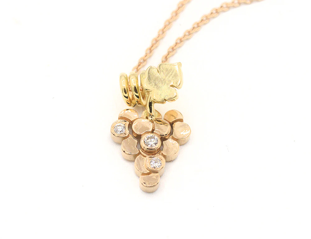 Création Benoit Joaillier Collier "Grappe de Raisins Diamants et Or Rouge"