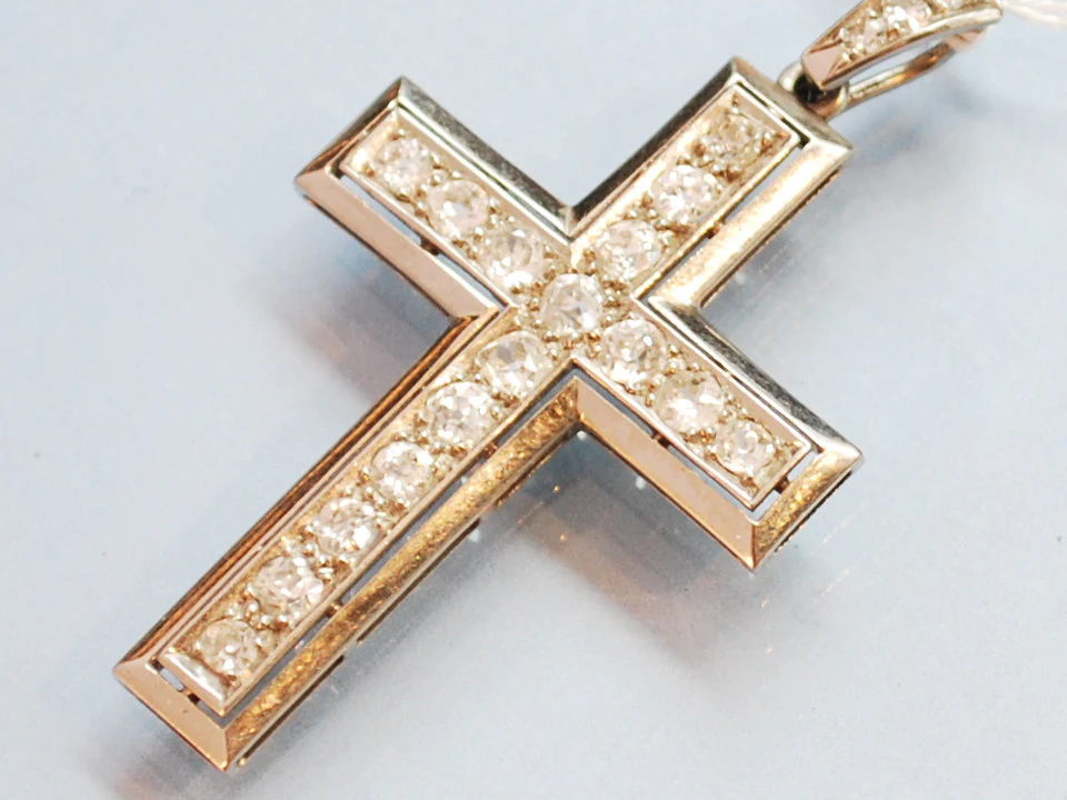 Croix en diamants et or 18 carats - Image 2