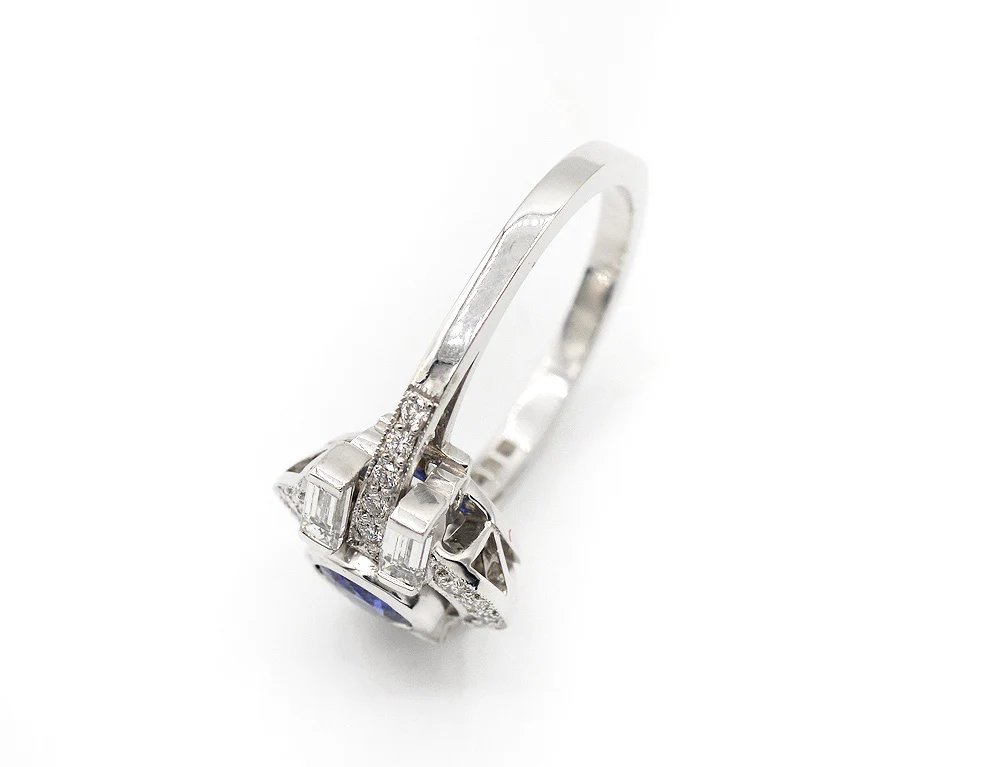 Bague Création Benoit Joaillier "Ronde Double Baguettes" Saphir 0,92ct - Image 4