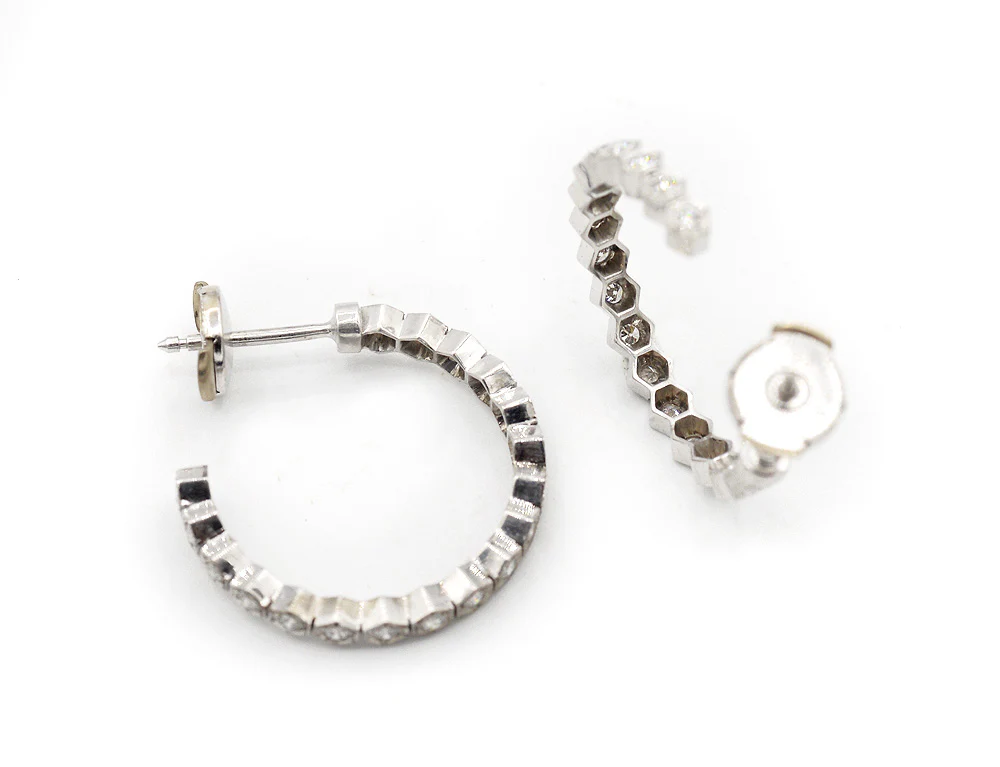 Boucles d'Oreilles Création Benoit Joaillier "Créoles Nid d'Abeille" Or Blanc Diamants - Image 3