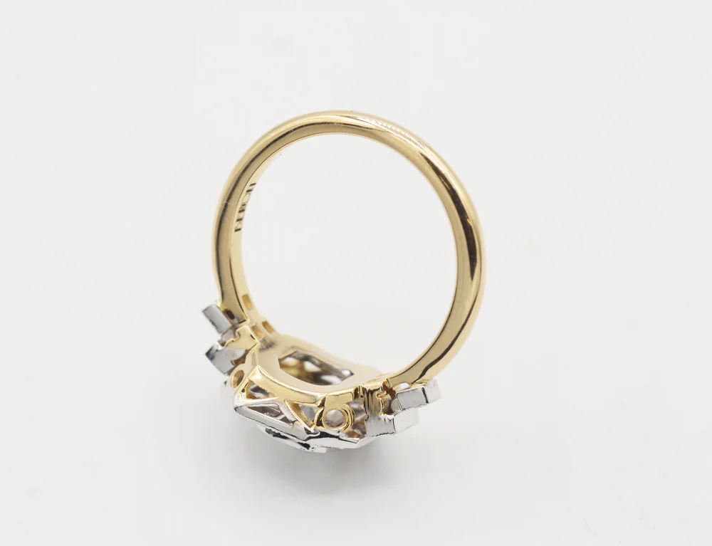 Bague Création Benoît Joaillier "Carré Pans Coupés Escaliers" Diamant 0,35 carat G-VS1 - Image 4