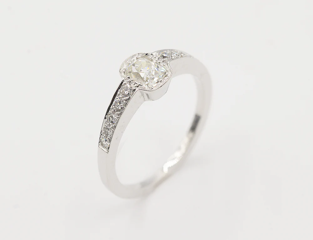 Solitaire Création Benoit Joaillier "jonc moderniste" Diamant 0,59ct F-VS2