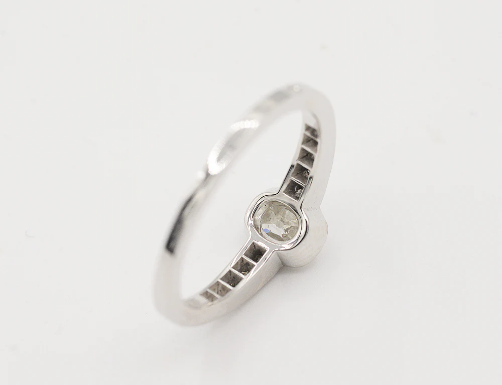 Solitaire Création Benoit Joaillier "jonc moderniste" Diamant 0,59ct F-VS2 - Image 4